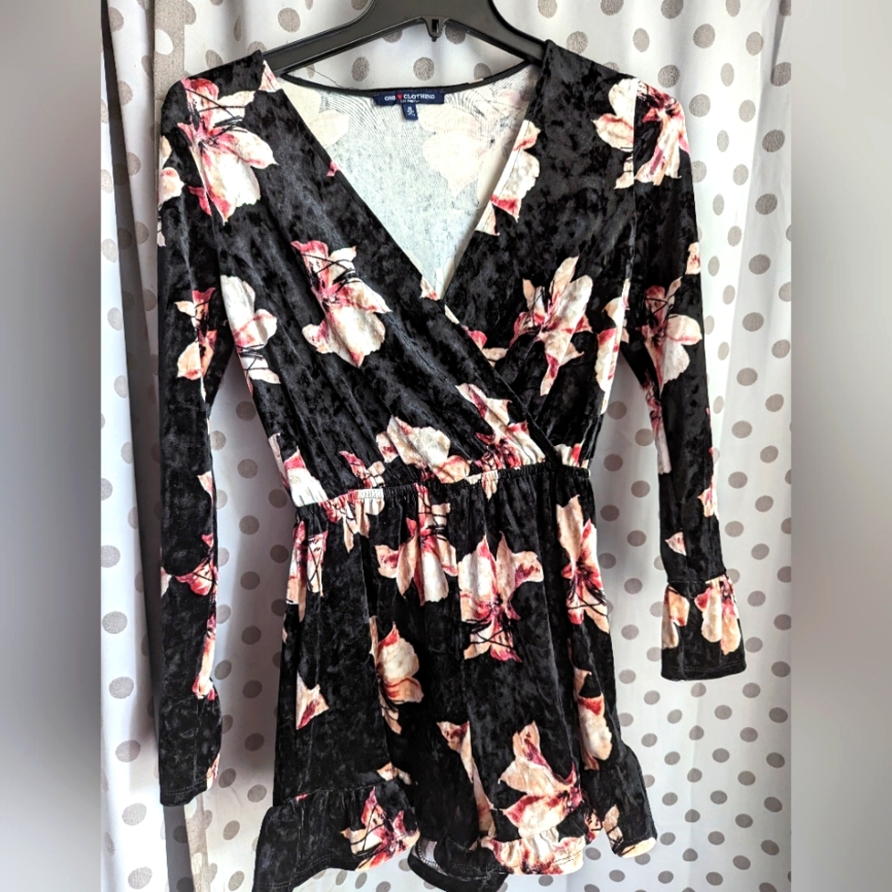 ONE ♥️ CLOTHING Velour Floral Short Jumper Small